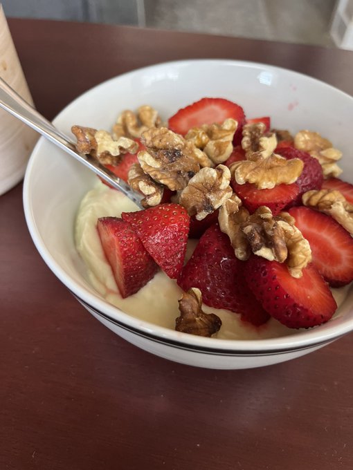Greek yogurt, walnuts and strawberries ❤️ https://t.co/PHEygJLps2<a href="/tag/summerskin"class="tags"><span>#summerskin</span></a><a href="/tag/nadianorth"class="tags"><span>#nadianorth</span></a>