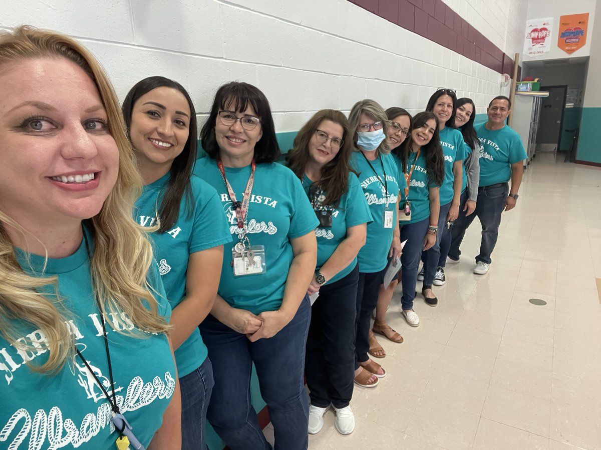 2nd-3rd Grade Teams Ready to Welcome our Wranglers at Open House 🤠❤️🎉 #herewegrow @SierraVista_ES @RMarquez_SVE @CTorres_SVES @LErives_SVES @DHernandez_SVES @KBezemek_SVES @KPinon_SVES @AVilla_SVES @EFlores_SVES @BNava_SVES @HSanchezch_SVES