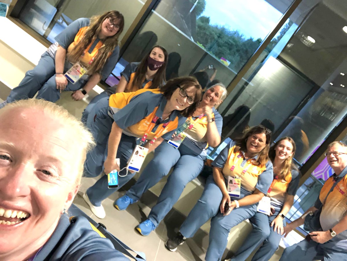 First proper shift completed last night as a medal chaperone at Sandwell aquatics centre for <a href="/birminghamcg22/">Birmingham 2022</a> 🏊🏼‍♀️ super excited for the next one! 🥇🥈🥉#B2022