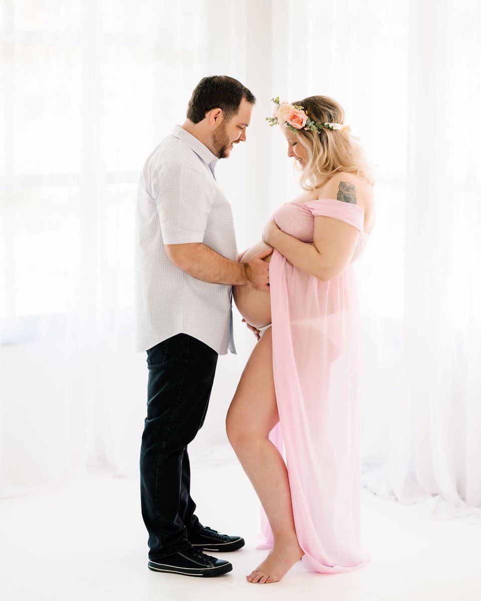 HisPrincessLeia's tweet photo. We’re currently swooning over our sweet #maternity photos! 💖 

Kaylee Joan you’re already so very loved by your parents and we’re so ready to meet you in less than two weeks!

📸 IG: kjfoster_photography https://t.co/1uaCRYbtsH