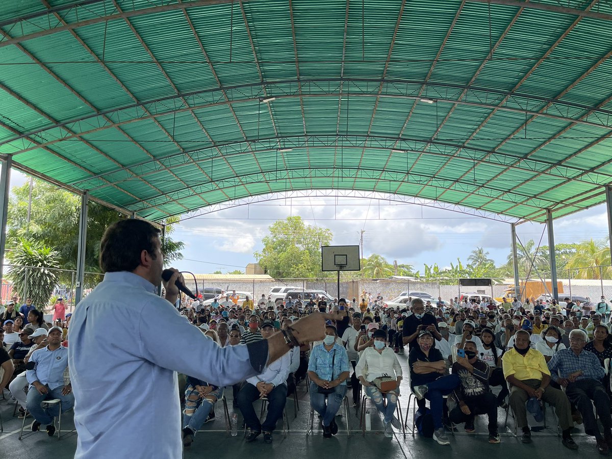 prospericarlos's tweet image. Amanecimos en Clarines, tierra de gente humilde y trabajadora. Seguimos recorriendo nuestra Venezuela, escuchando al pueblo que sufre a diario los embates de una crisis que no ha acabado.

Estaremos en la calle trabajando porque solo #UnidosXVenezuela saldremos de esta tragedia.