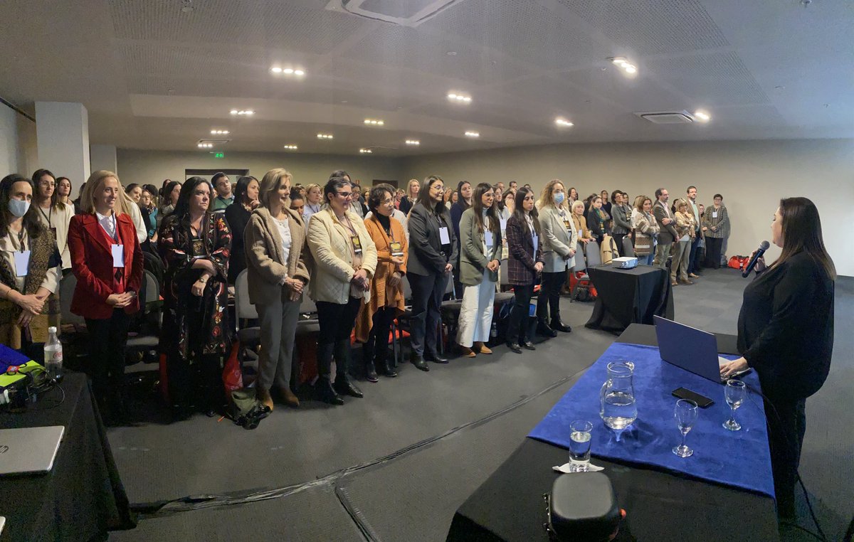 DickensUruguay's tweet photo. Gracias a todos los que nos acompañaron. Que bueno volver a encontramos.

#MidSummerDream 
#GoldenEdition https://t.co/pV06KCJYV8
