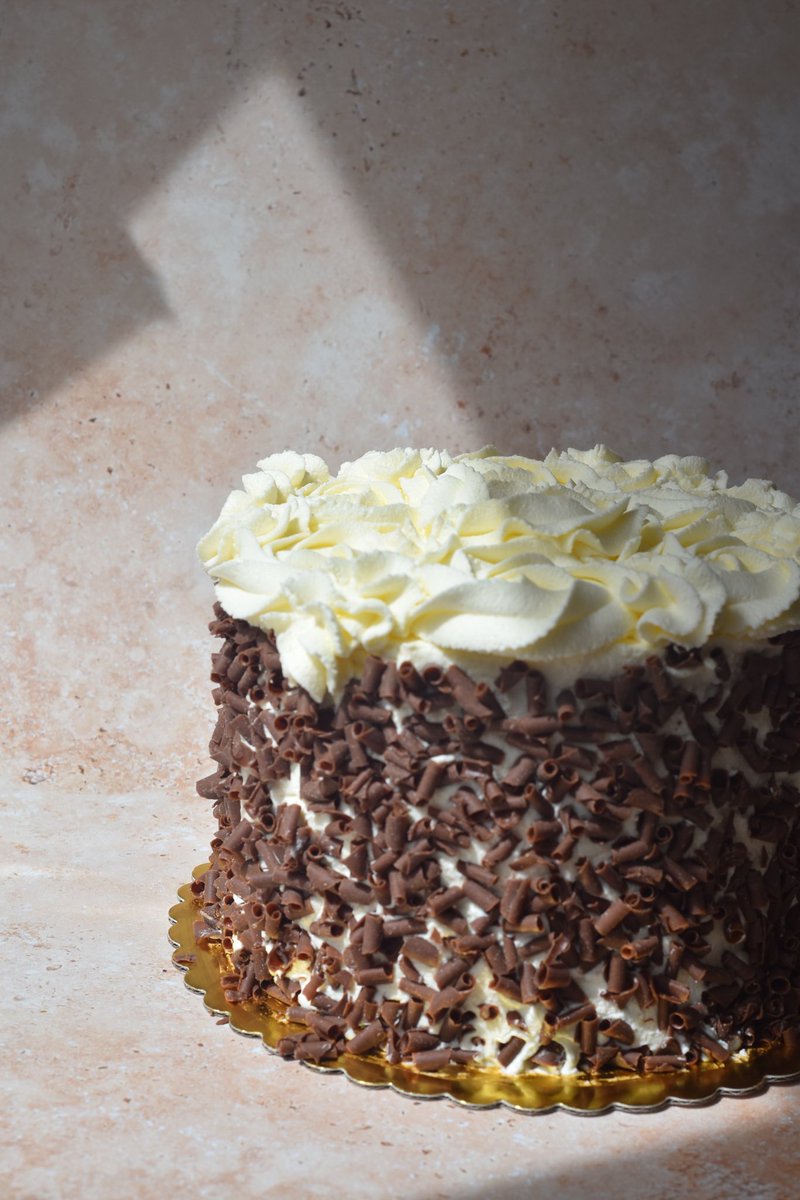 Bakedbysk's tweet photo. Fresh cream & chocolate curls #bbsk #sk #howilikemine https://t.co/5YXfIa4NTv