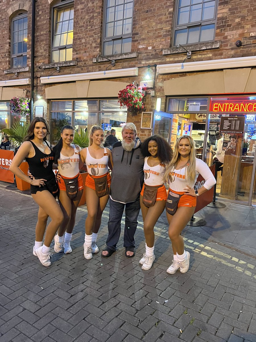 PGA_JohnDaly's tweet photo. I thought that Nottingham was famous for Robin Hood, but that's wrong, it's only famous for @Hooters @Hootersnotts 🦉👊🏼 https://t.co/zcQdmzjAF0