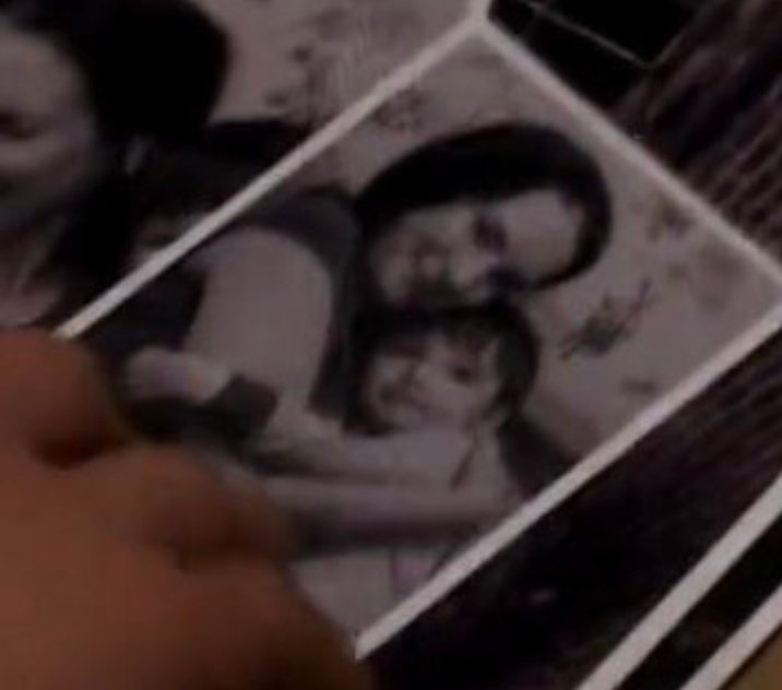 strangerthinker's tweet photo. joyce byers with baby will ❤️‍🩹 https://t.co/wDuXhHt19l