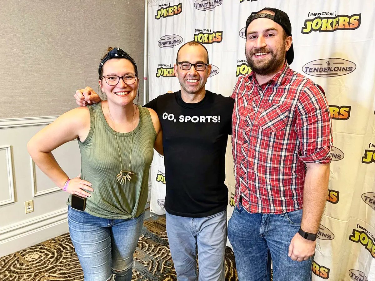 jrosegross's tweet photo. @MikeJShaheen &amp; I took a break from work and life to see @jamessmurray at #TampaComicCon last night. It was all the laughs we truly needed. Murr is equally hysterical and genuine as he seems on TV ❤️ https://t.co/zpRgchkAKM