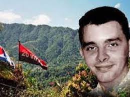 BorisLuisHerre1's tweet photo. A los héroes
Se les recuerda sin llanto,
Se les recuerda en los brazos,
Se les recuerda en la tierra.
Y eso me hace pensar
Que no han muerto al final;
Y que viven allí,
Donde haya un nombre,
Presto a luchar,
A continuar.
#GloriaEterna 
#CubaViveEnSuHistoria 
#TenemosMemoria https://t.co/rt8hRtPIRa