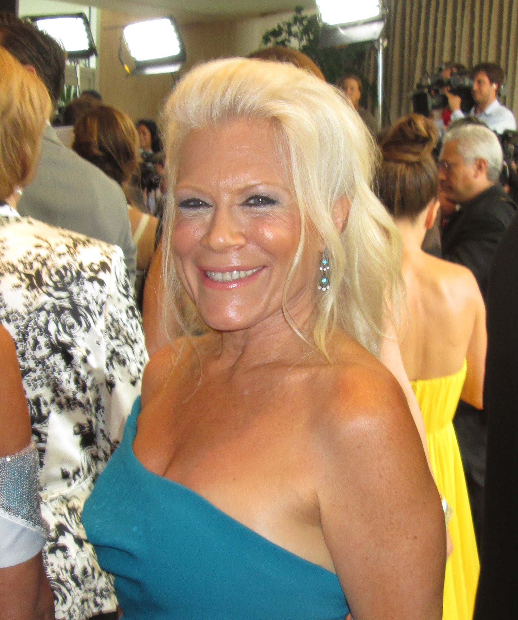 Happy Birthday to Ilene Kristen . 