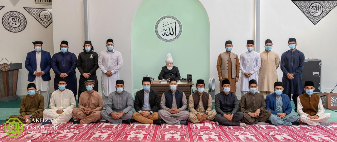 makhzanteam's tweet photo. Jamia UK graduates of 2021 after their final class with Hazrat Khalifatul Masih (aba) at  Mubarak Mosque - Islamabad, Surrey, UK — 1st July 2022 https://t.co/i7m7pU9wPE