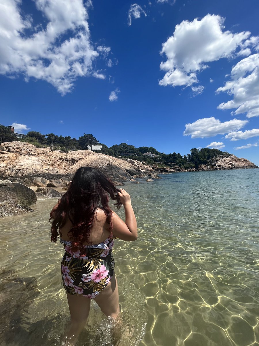 jamrensze's tweet photo. my water sign attracts me to the ocean 🏖 #scorpio https://t.co/w1xUFq7DOi