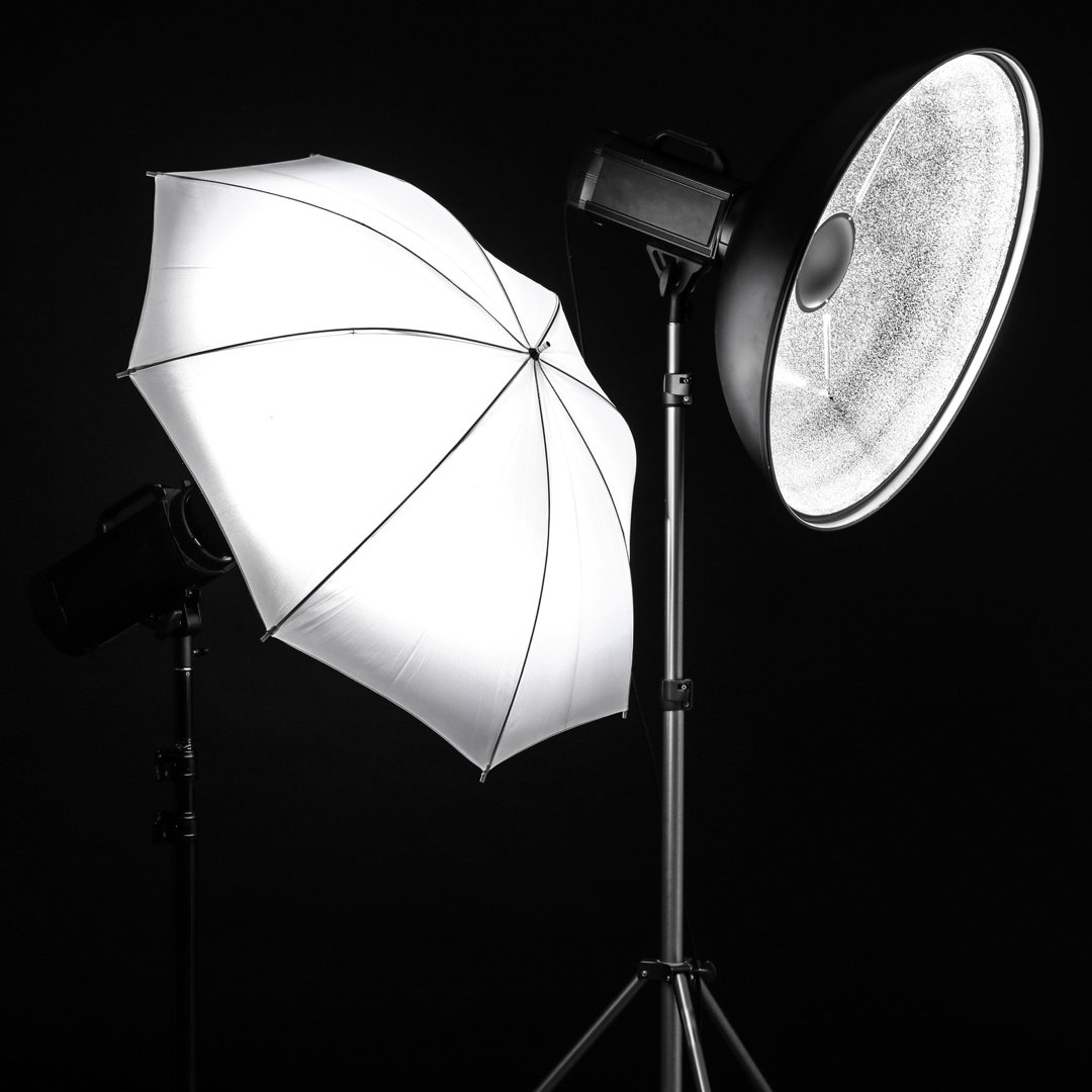 Our studio comes equipped with professional lighting and set up for your next project. Book a session today on aflyonthewallstudio.com

#studiotime #bookasession #wherephotographersmeet #wherecreativesmeet #miamistudio #miamicreatives #bookashoot #professionallighting