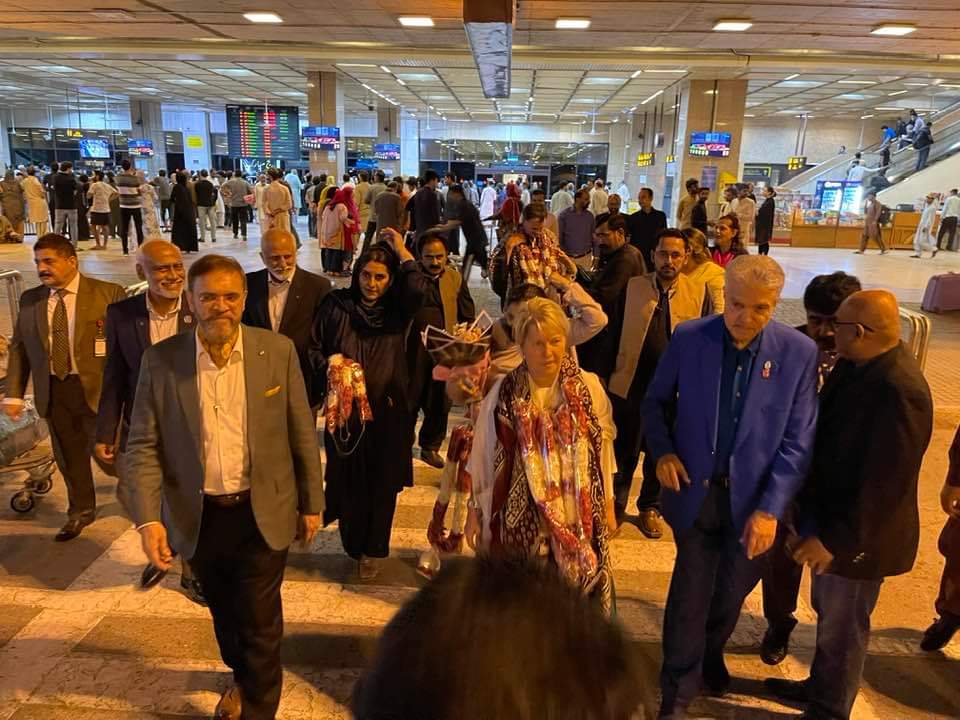 RotaryPakistan's tweet image. Rotary Pakistan District 3271 gives a great resounding welcome to Rotary international President Ms. Jennifer Jones and her husband DGN Nick At Karachi International Airport on their first visit to Rotary Pakistan 🇵🇰