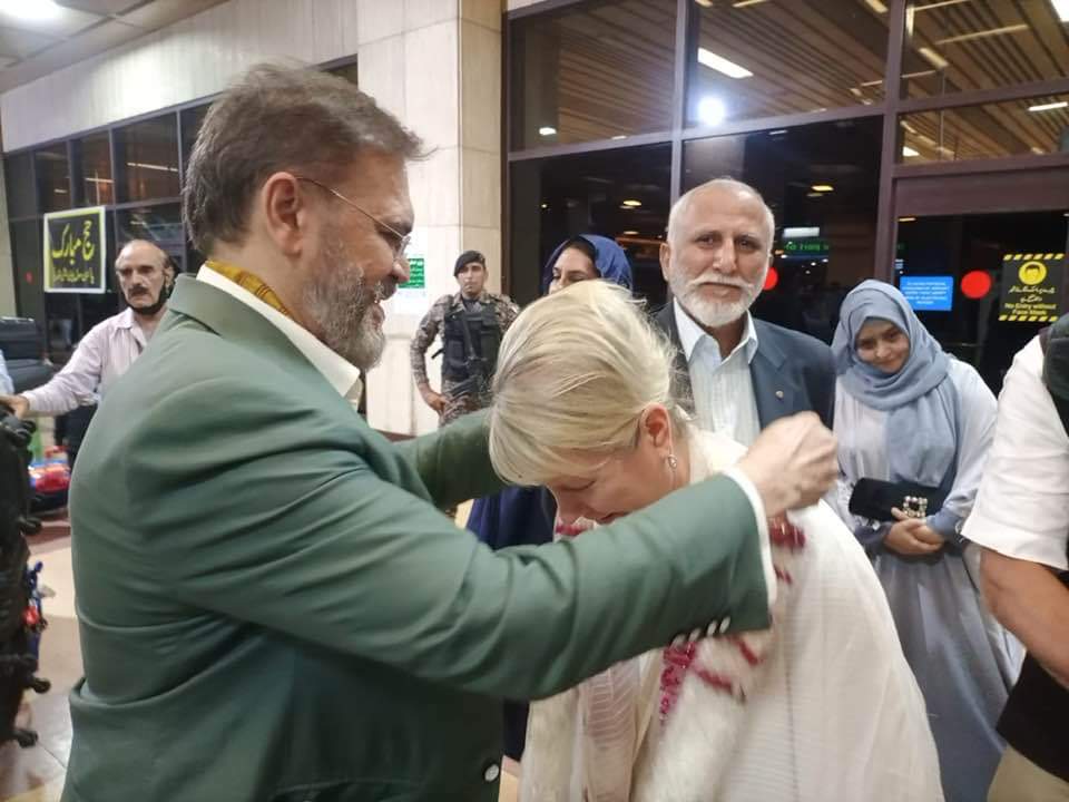 RotaryPakistan's tweet image. Rotary Pakistan District 3271 gives a great resounding welcome to Rotary international President Ms. Jennifer Jones and her husband DGN Nick At Karachi International Airport on their first visit to Rotary Pakistan 🇵🇰