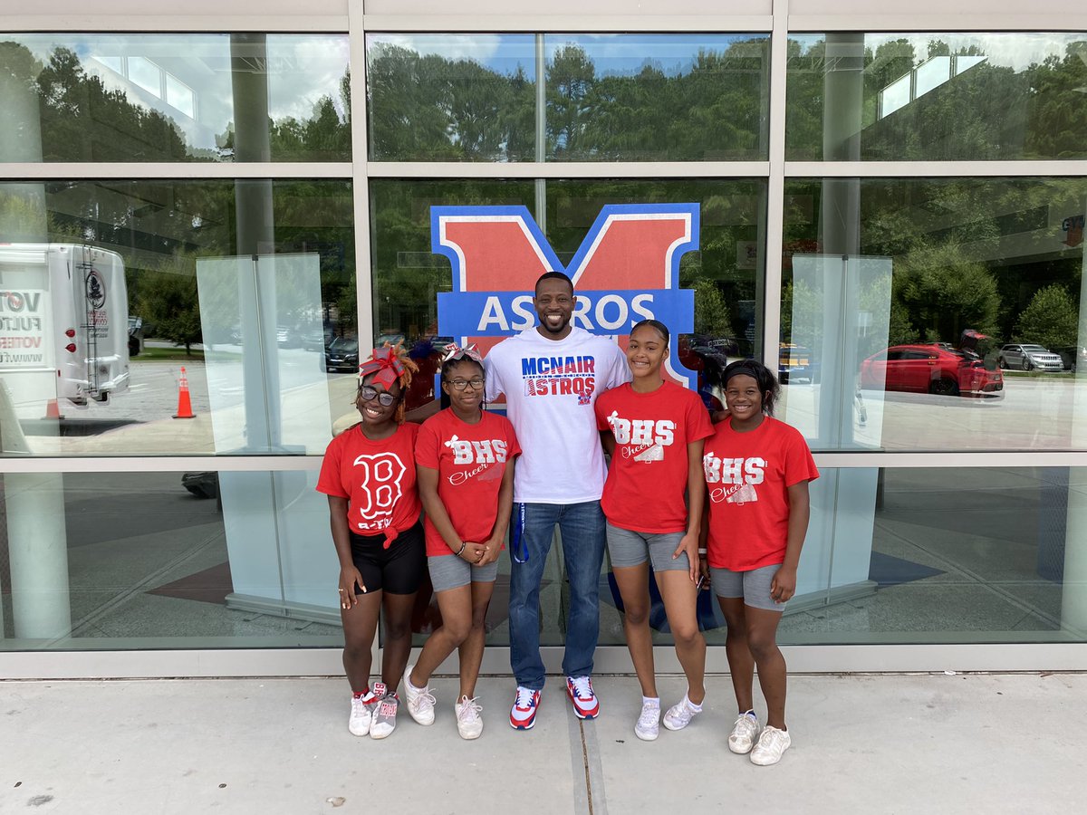 KamoraWorrell05's tweet photo. Performed today at McNair’s Open House! #GoTrojans https://t.co/FFf2qgGIzM