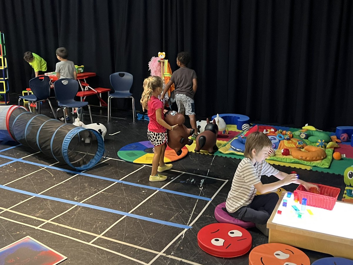 Great day <a href="/DMSTIGERTWEETS/">Dunnellon Middle School</a> for the Back to School Community Giveback.  Thanks to the Early Learning Coalition and Boys and Girls Club for being on hand.  <a href="/ocalafoundation/">Ocala Foundation</a> <a href="/chadefrazier/">Chad Frazier</a> <a href="/ErikaWiggins16/">Erika Wiggins</a> <a href="/MCPSActivities/">Donnie Tucker - MCPS Activities Coordinator</a> <a href="/MCPSengage/">MCPSEngage</a> <a href="/MCPSWellness/">MCPS Mental Health & Wellness</a>