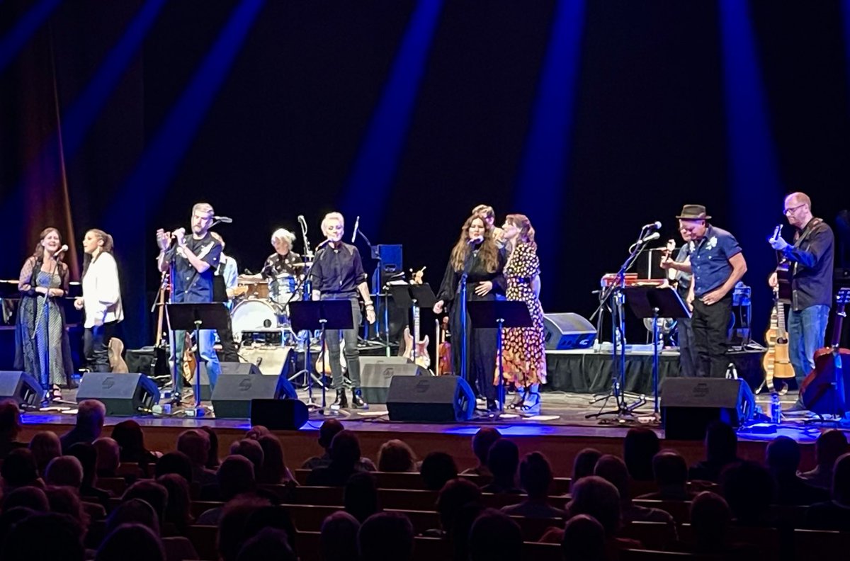 Fantastic night at the opening of the Southern Fried Festival at Horsecross Perth. Tribute to Nanci Griffith with James Grant, Kirsten Adamson, Karen Mathieson and so many others.