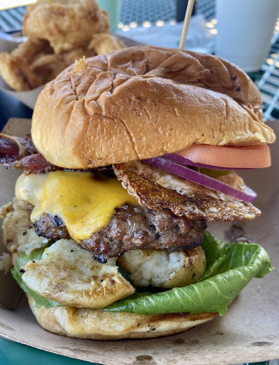 AkronEats's tweet photo. A Hangover Burger and Onion Rings at Doodle Drive-In. #AkronEats #BringYourDogs https://t.co/XLdzMKUvkR