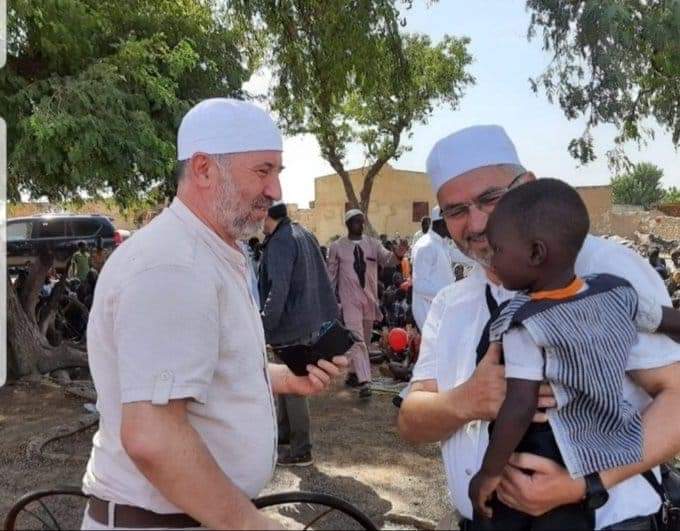 SENOLMETIN_42's tweet photo. İyi bir şahsiyete sahip olmak için iki şeye ihtiyacınız var;
#sadakat ve #merhamet...
#CarlHilty https://t.co/HFbVmuoSEL