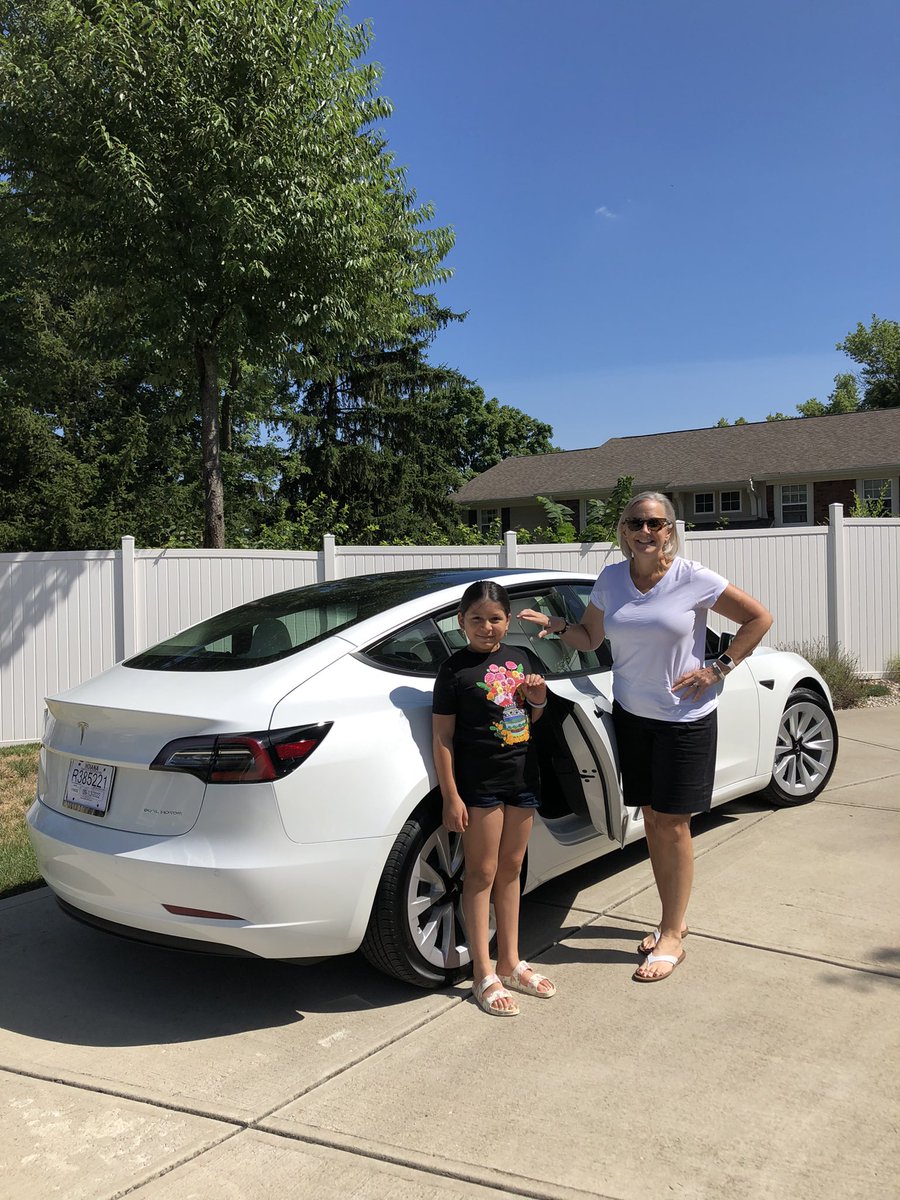 JenWilfongCanDo's tweet image. Slid in to the Tesla dealer and grabbed my new Model 3 with my 9-yr old bestie. 
She was all over it, quickly, hit the “hungry” on the navigation. Programmed the new key. 💃🏻

Hungry? Didn’t even know it was there 🤦🏼‍♀️#Tesla #Change #ControlWhatUCanControl