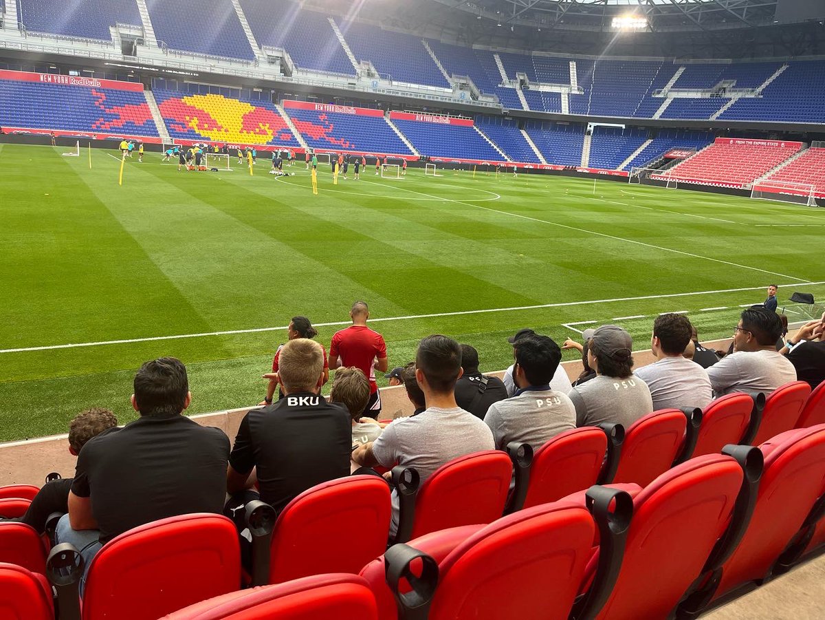 eduardopmoran's tweet photo. Thanks FC Barcelona Staff for this amazing day and share knowledge with us Brooklyn United Academy, we never can stop to Lear from the best https://t.co/jW0lDk7BcZ