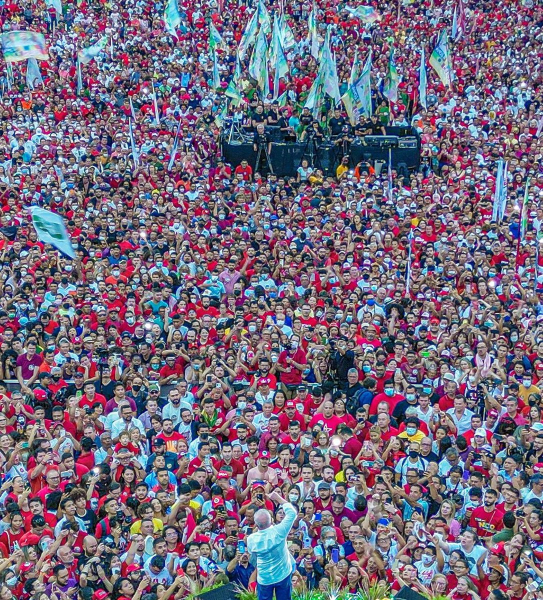 mariadorosario's tweet photo. No Ceará hj pulsa o ❤️do Brasil. 
É um mar de gente com dignidade,  que não se dobra.
Aqui do SUL vai meu muito obrigada ao NORDESTE. Vamos unir o país com @LulaOficial ! 
#LulaNo1ºTurno #lulaemfortaleza #VamosJuntosPeloBrasil https://t.co/8QULJuW1WH