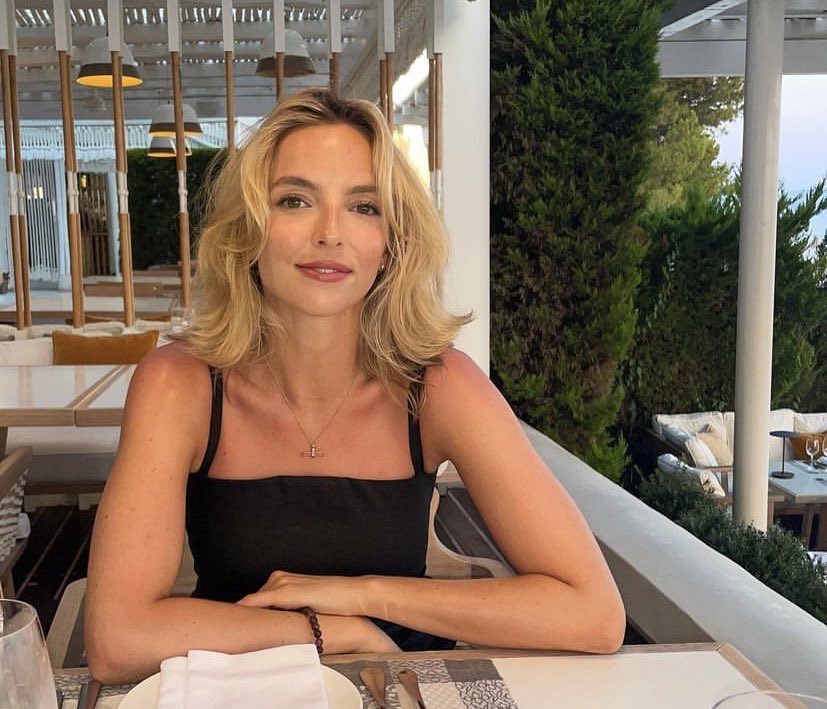 she is absolutely STUNNING