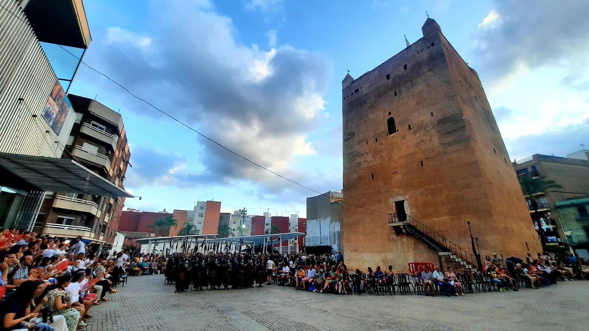 Comilitons tweet media