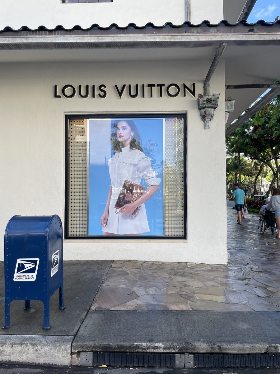 Vivek Mehta (@mehtavivek0403) on Twitter photo <a href="/deepikapadukone/">Deepika Padukone</a> It was wonderful to see this ad of yours in Honolulu, Hawaii today. Have a great day! We are Mumbai based and travelling to the US on vacation. <a href="/deepikapadukone/">Deepika Padukone</a> It was wonderful to see this ad of yours in Honolulu, Hawaii today. Have a great day! We are Mumbai based and travelling to the US on vacation.