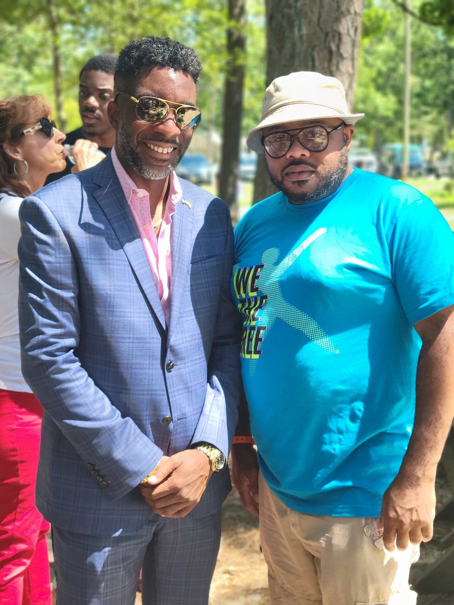 MrMayfieldUSA's tweet photo. I thoroughly enjoyed myself at #BlexitFest today! Great speakers and the performers were ON POINT! Thank you for having me @Jae_world_view and keep up the tremendous work. Proud of you my boy!
A vote for Darius is a vote for America AND common sense. ๐บ๐ฒ https://t.co/egfDNVzkK8