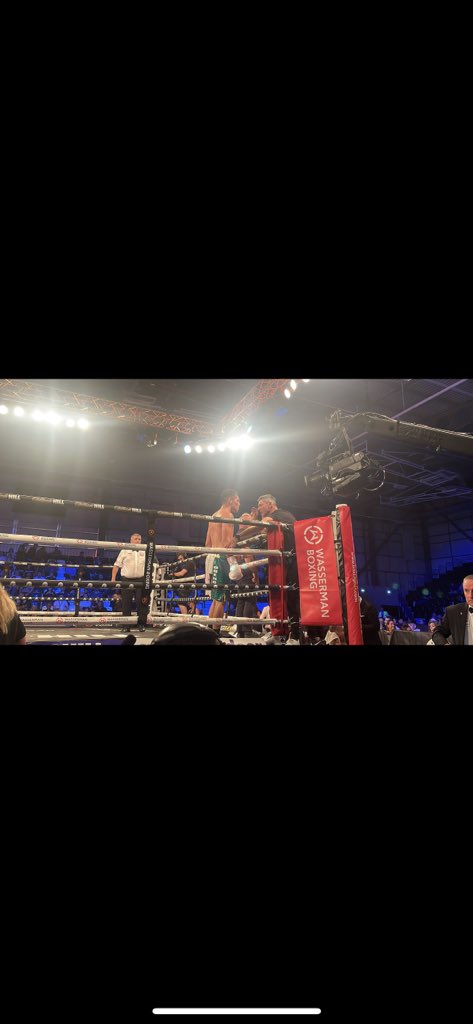 ‼️Chavez disqualified after repeatedly throwing punches after the referee has intervened and said no punches‼️