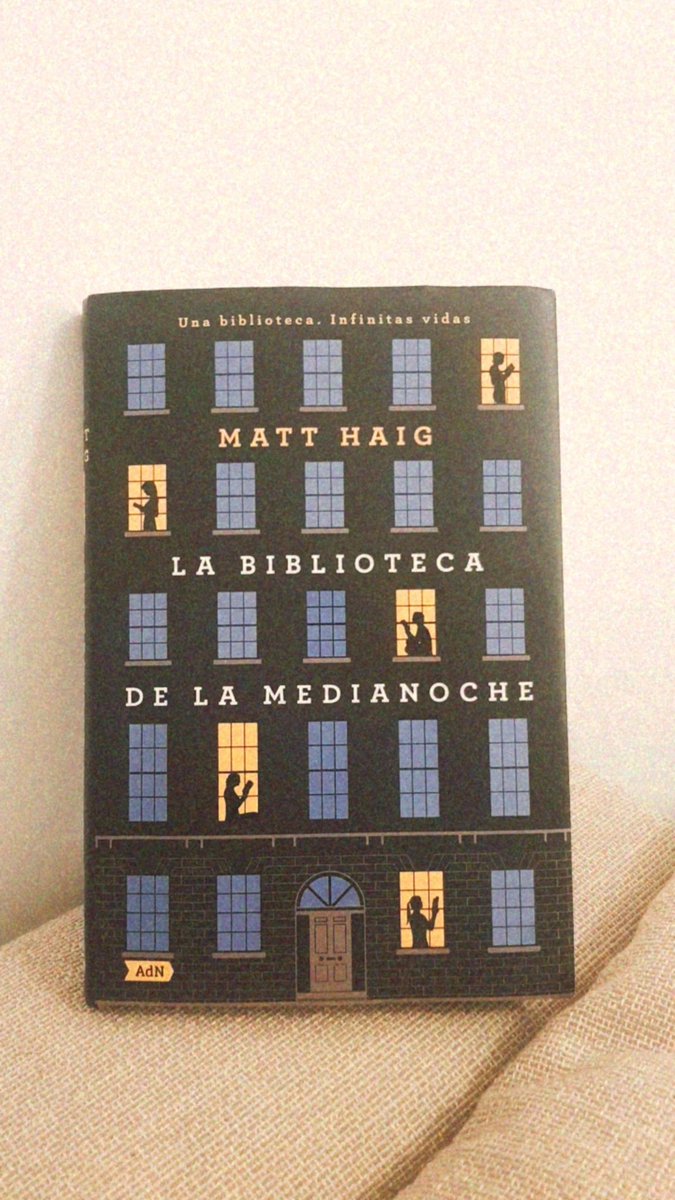 umi_lod's tweet photo. Puede ser un poco filosofía barata, pero si te remueve cosas, qué más da? Lo he disfrutado y me lo he merendado en un día! @AdNovelas #midnightlibrary #labibliotecadelamedianoche https://t.co/mJkIc13tDR