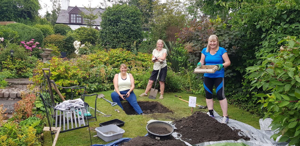 CarenzaLewis's tweet image. A great day's #testpit digging at #OldDalbyBigDig2022 - part of our #CARE project in Netherlands, Czech Republic and Poland. After 2+ year's covid absence, good to see familiar faces from 2019 and welcome new ones. Poised for more finds tomorrow... archaeologyeurope.blogs.lincoln.ac.uk