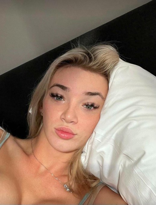 Natural Lighting for the win ☀️☀️ https://t.co/swUfHZKxRn