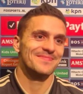 VCtjes's tweet image. Kan iemand Tadic het verschil uitleggen tussen 'pak schaal' en 'pak slaag'? #ajapsv