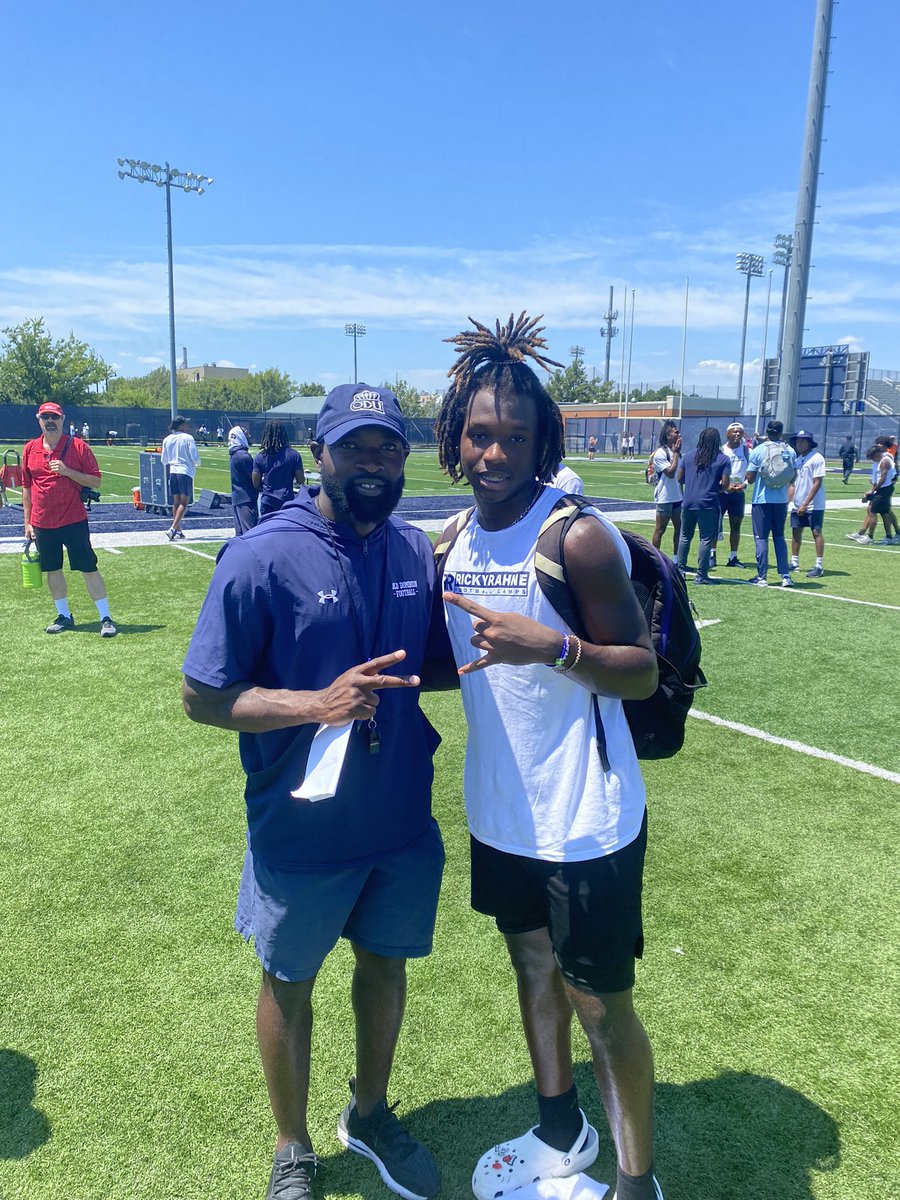 JamisonJohnson0's tweet image. Thankful for the opportunity to attend the Old Dominion University camp today. Thank you so much to the coaches who helped me today. @RickyRahne @CoachWright7 @ODUFootball @HSHSFB @GoldenHawksFB