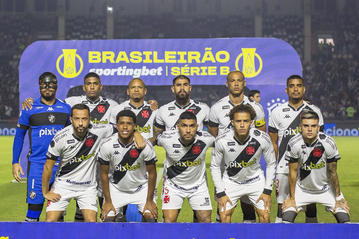 newscolina's tweet photo. Muito provavelmente amanhã será o último jogo do Club de Regatas Vasco da Gama como associação.

Fim de uma era.

📸 Daniel Ramalho | Vasco https://t.co/ozO30t6J8C