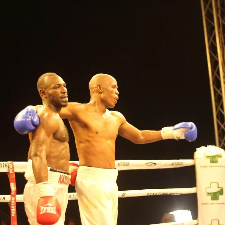 BongoBoxing's tweet photo. Kidunda ni bingwa wa WBF 
Seleman Kidunda amefanikiwa kumchapa kwa ushindi wa majaji wote watatu mpinzani wake kutoka DR Congo, Tshimanga Katompa katika pambano la raundi kumi la kuwania mkanda wa ubingwa wa WBF Intercontinetal.
#Paybacknightsongea
#homeofboxing🥊 https://t.co/kPLIPywn33