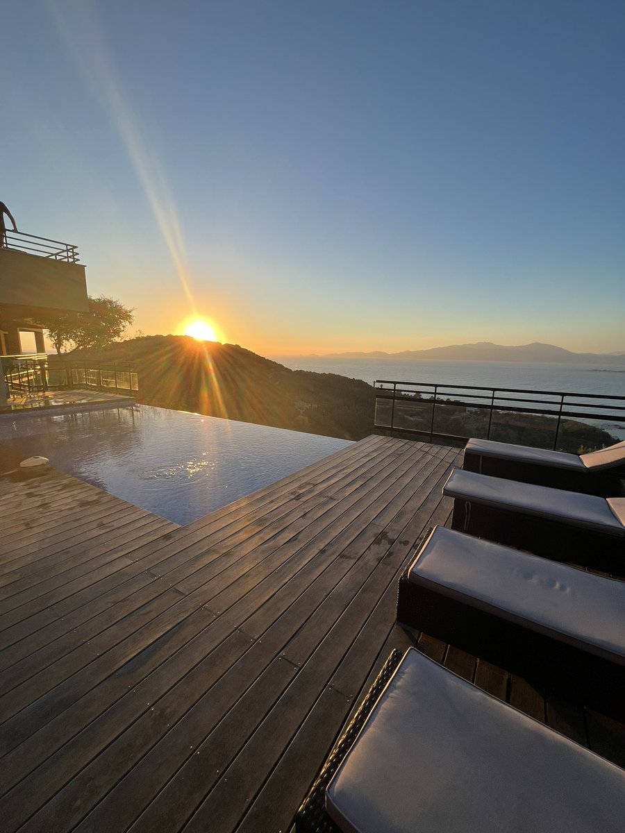 EdwigeTest's tweet image. #corse #holidays #sunset