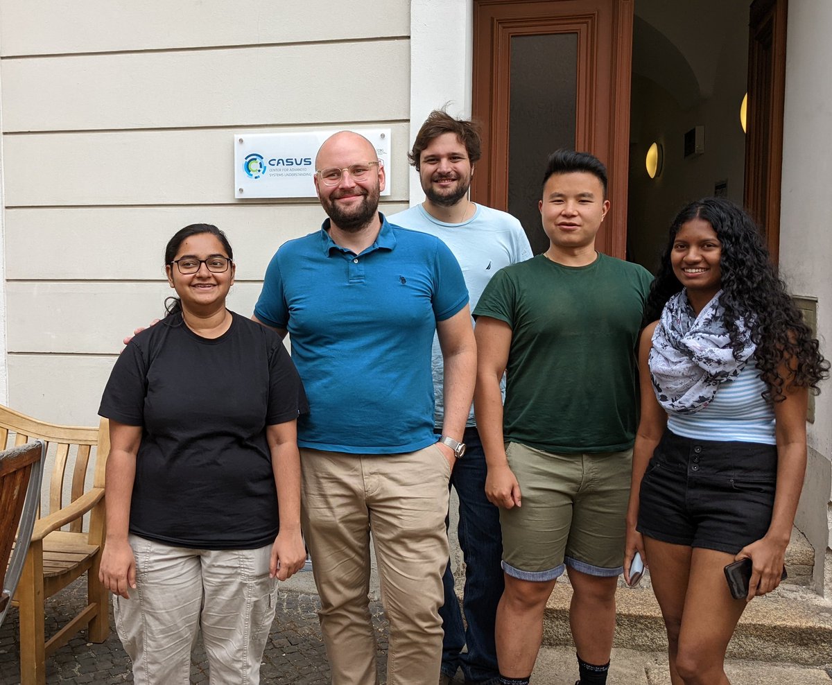 ayakimovich's tweet image. Machine Learning for Infection and Disease #MLID aka #YakimovichGroup enlightened after the @CASUSscience workshop! @RuiLiLi2022 @Subasini220 et al.