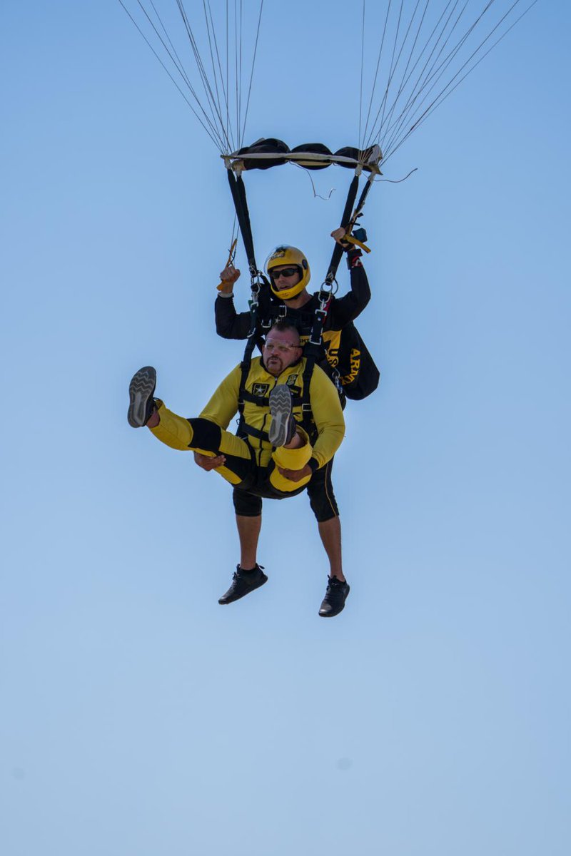ShoulderPatchProject (@patchprojectnft) on Twitter photo Staff Sgt. Daniel Osorio of the U.S. Army Parachute Team takes former UFC champion Chuck Liddell on a tandem jump in Perris, California on 26 July, 2022.
#SupportOurTroops
#ActiveDuty
#Veterans
#crypto
#NFTCommunity
<a href="/ChuckLiddell/">Chuck Liddell 🥶</a> Staff Sgt. Daniel Osorio of the U.S. Army Parachute Team takes former UFC champion Chuck Liddell on a tandem jump in Perris, California on 26 July, 2022.
#SupportOurTroops
#ActiveDuty
#Veterans
#crypto
#NFTCommunity
<a href="/ChuckLiddell/">Chuck Liddell 🥶</a>