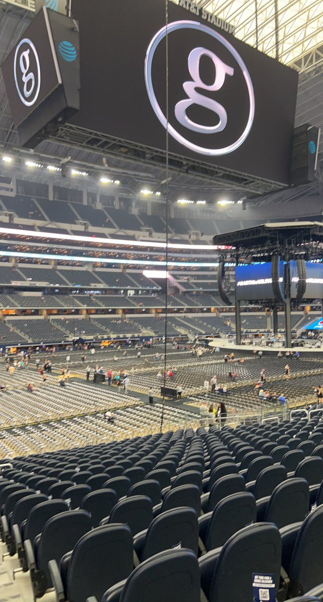 CiaraMakenzie's tweet photo. LETS GO #GARTHinDALLAS @garthbrooks https://t.co/UXZR57SCRF