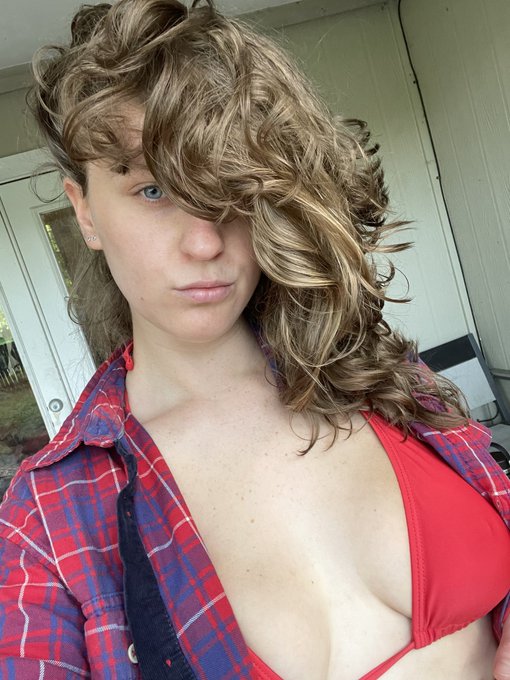 No makeup and still a goddess &hearts;️ https://t.co/gDVbKfyIhv<a href="/tag/mvsales"class="tags"><span>#mvsales</span></a>