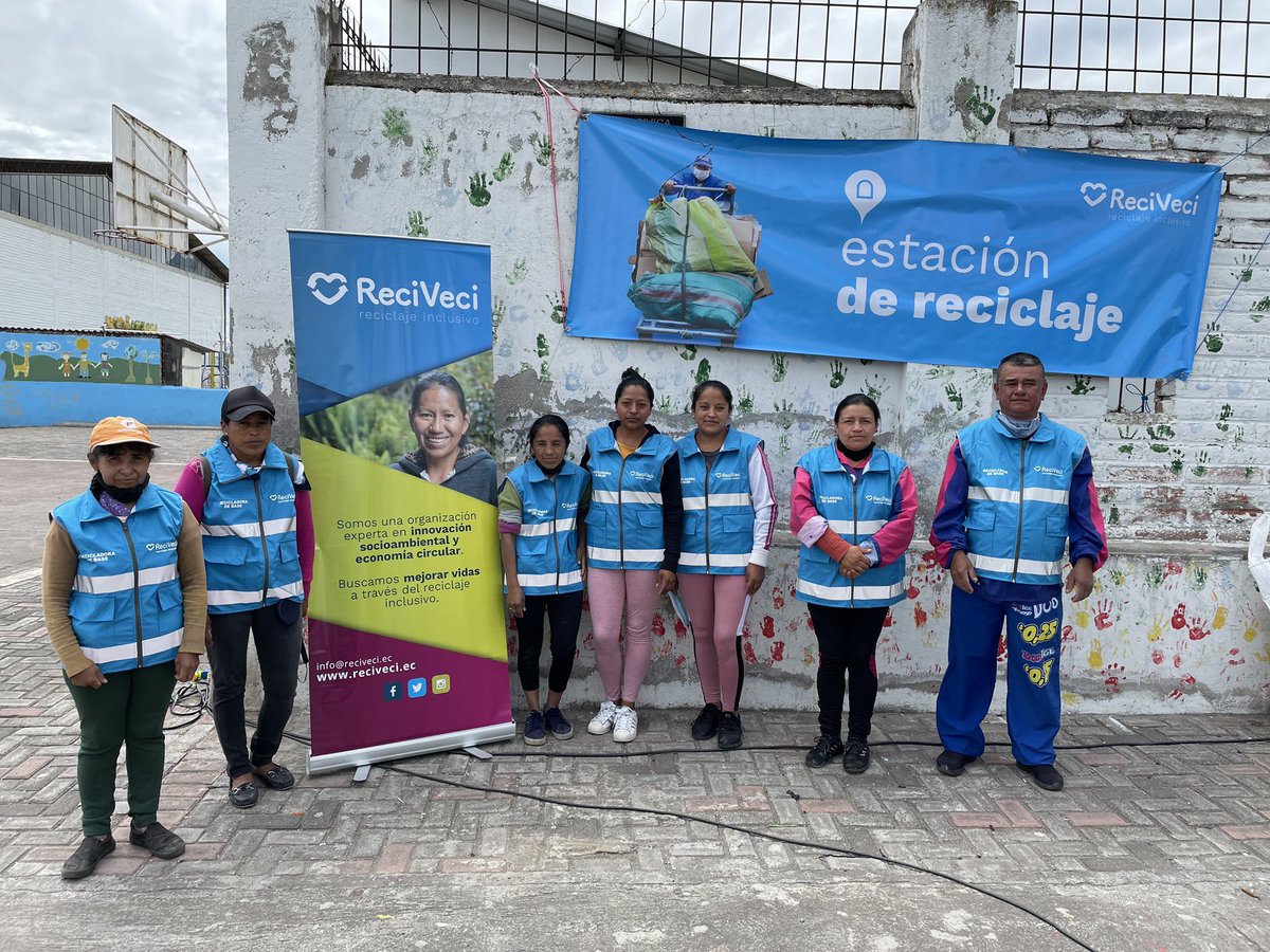 reciveci's tweet photo. Hoy en el evento "Expresarte por la niñez" organizado por la @zonaltumbaco :
-Entregamos chalecos a recicladoras/es de base de Puembo.
- Les enseñamos a las niñas/os la importancia del reciclaje.
-Le contamos a la ciudadanía cómo entregar sus reciclables a través de la #ReciApp https://t.co/0lMW4mLu6L