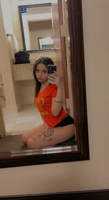 😘👀💋💍 https://t.co/JuYQZ99VeN