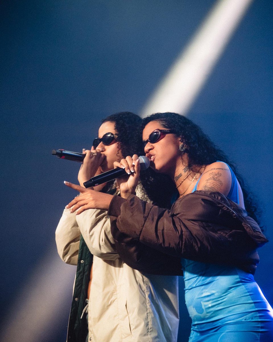 A <a href="/Tashaokereke/">t</a> e a <a href="/tracieokereke/">ؘ</a> botaram abaixo o #festivalextrapunkextrafunk e ainda teve participação do @febemgibbs ⚡️👊🏾✨ 📷 <a href="/anendfor/">f̶͕̝̤̝̻̊ê̶̝̳͗̃͒͝</a> e <a href="/zelbinha/">kiddo</a>