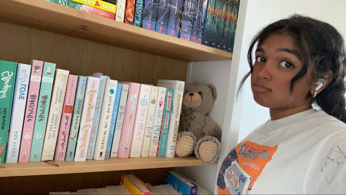 daddyhelvar's tweet photo. me + my bookshelf = peace <3 https://t.co/4ce2PYEkF0
