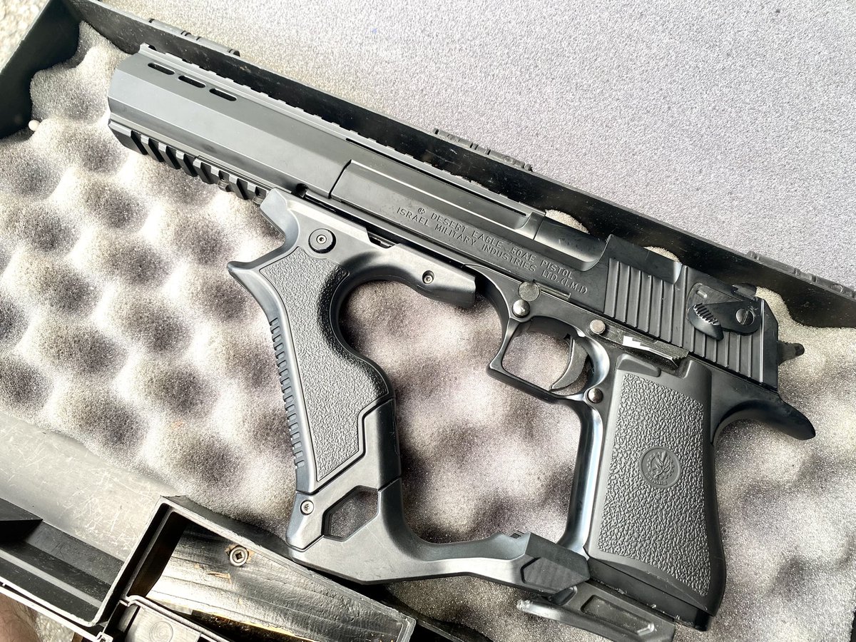 どこで使う？
いつ使うの？
そういう事じゃないねん…
人間と同じで内面を磨くんだよ…
我が子がフルオートになって帰ってきました💥🔫
#サバゲー
#サバゲーマーと繋がりたい 
#デザートイーグル
#フルオート
#DEに恋してる