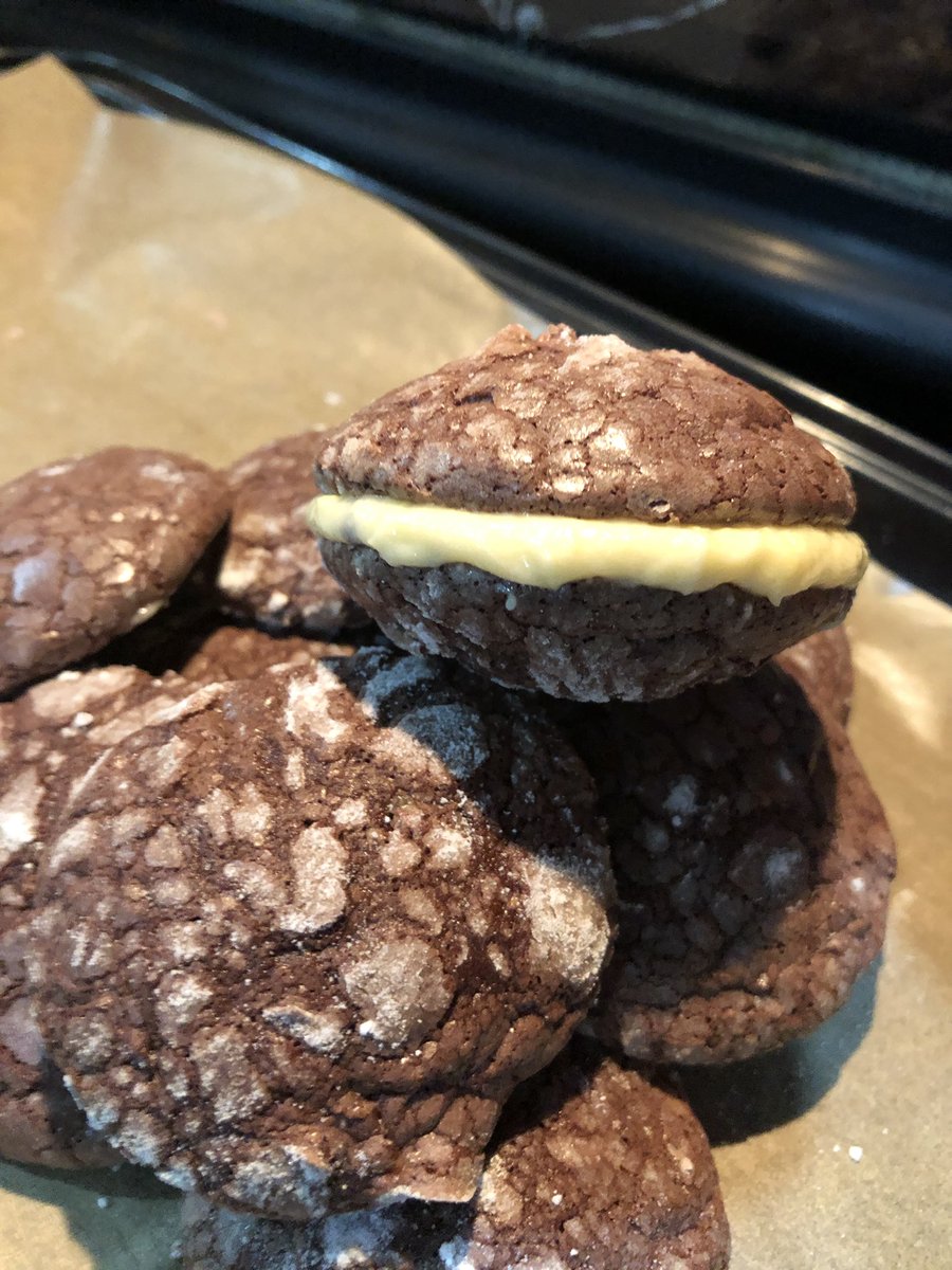 ryujinscart's tweet photo. i posted one na before but hello again 🫂

i’m selling affordable choco crinkles &amp; red velvet crinkles with cream cheese! price, faqs, fb page &amp; more photos below :D 

t. wts lfb ph cookies dessert https://t.co/bzivCvgkP5