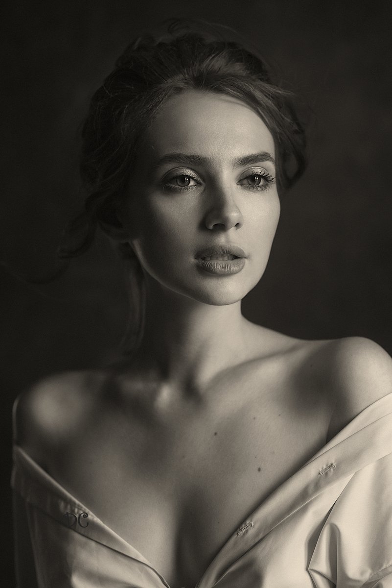 Je veux toucher de mes mots 
l'île nue de ton sourire 
et puis toucher de mes lèvres 
le rêve qu'il contient. 

🪶 Jacques Dor