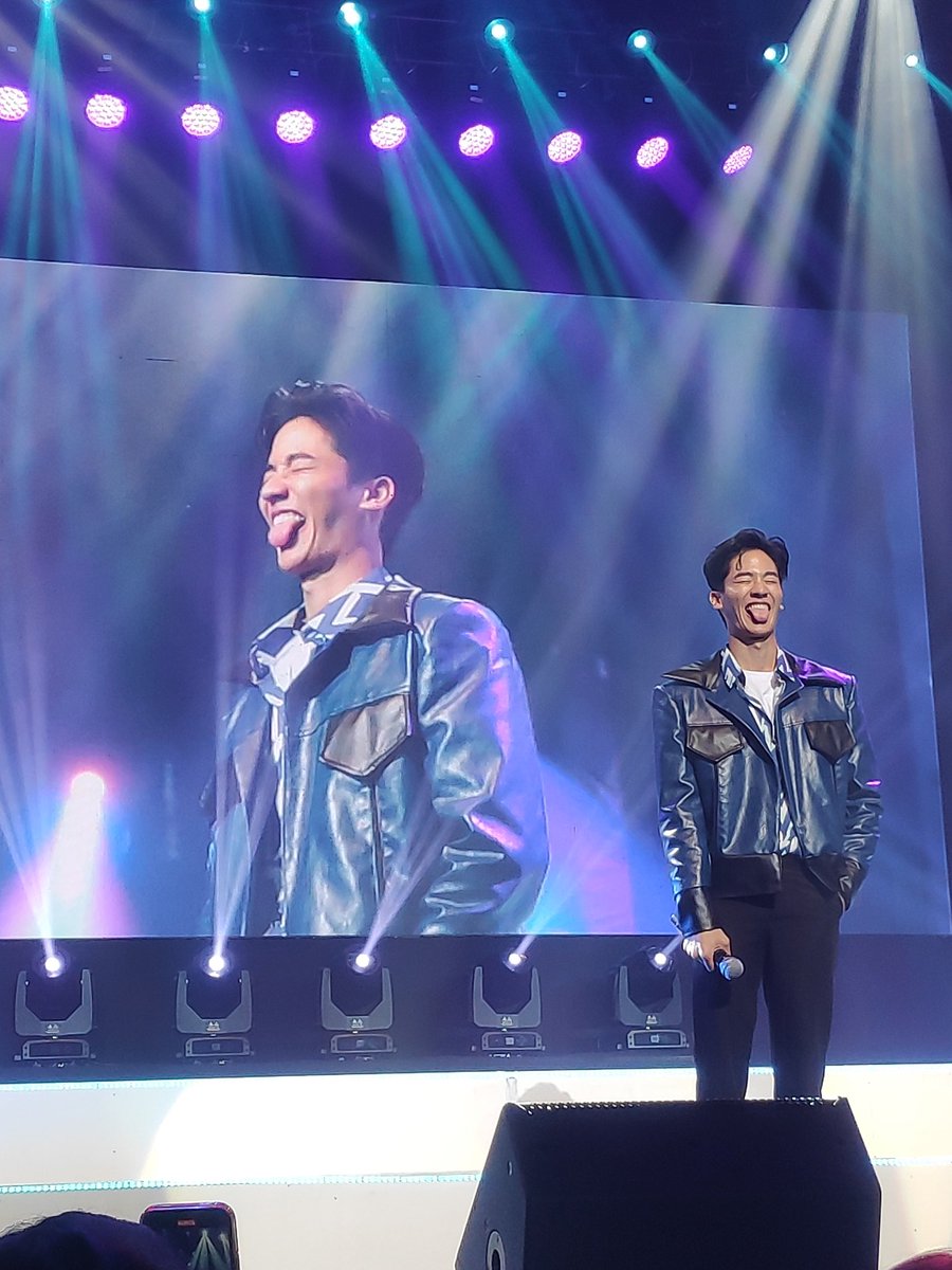 ThaiMerchPh's tweet photo. Oh @Tawan_V 😛😘😝

#TayTawan #TayNewManilaFanmeet #Polca #PolcaTheJourney #taynewmnlfanmeet #GMMTV #RiseMediaPH #GlobeTayNew #Globe https://t.co/i2oWYyHmLU